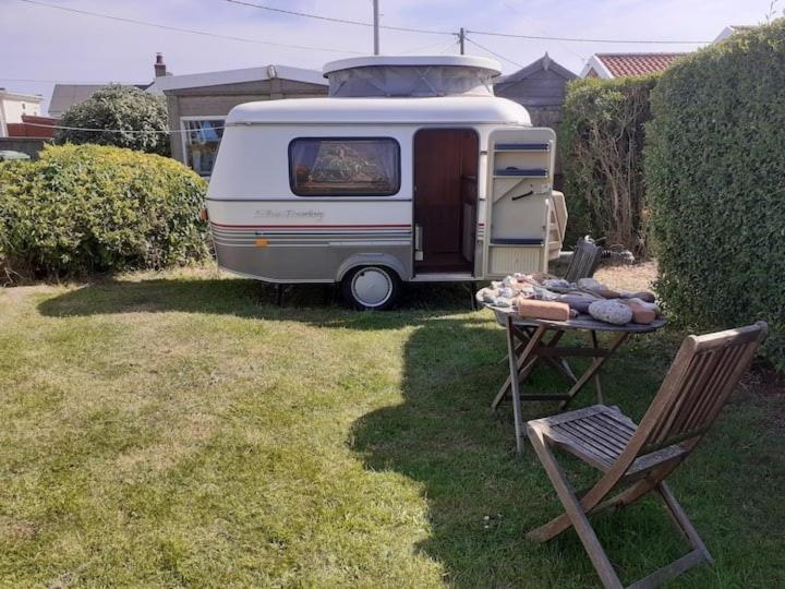Sundial Cottage Eriba Caravan NWI Buitenkant foto